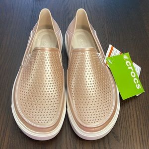 NWT crocs metallic rose gold size 8